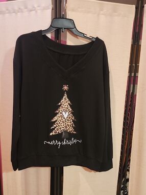 Black V-Neck Sweatshirt with Leopard Print Christmas Tree